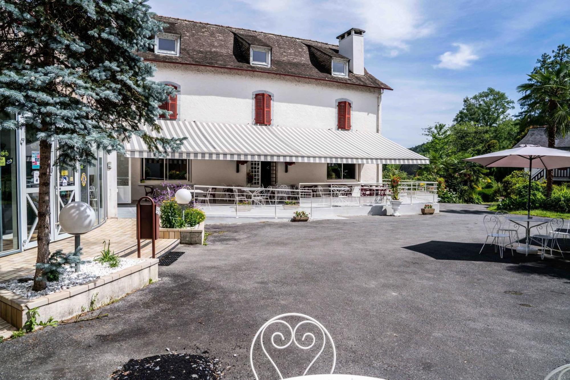 Logis Le Vieux Logis Hotel Lestelle-Bétharram Exterior foto