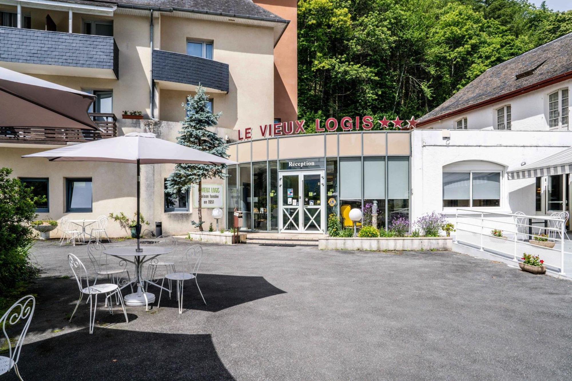 Logis Le Vieux Logis Hotel Lestelle-Bétharram Exterior foto
